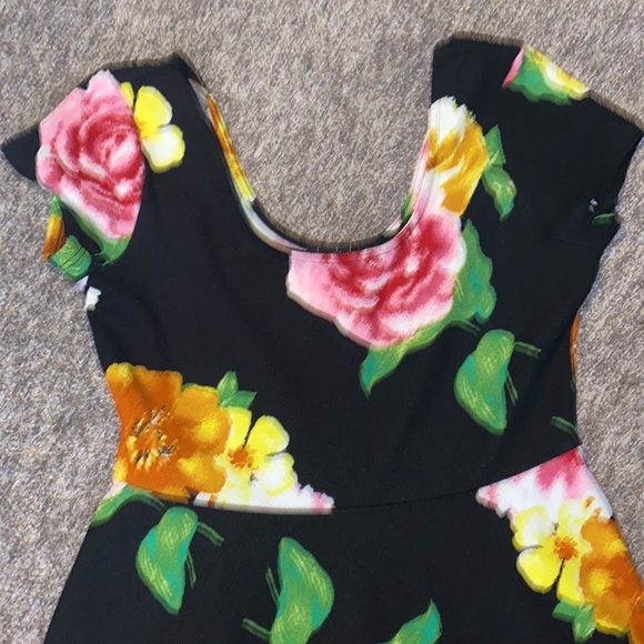 5/$25 Derek Heart Medium Dress Flowers Summer Dress - Picture 6 of 7